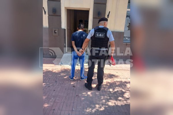 Un joven, que iba acompañado de una mujer y una menor, intentó robar en una verdulería