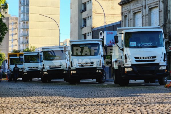 Exhiben en el centro camiones y maquinaria pesada adquirida por el municipio