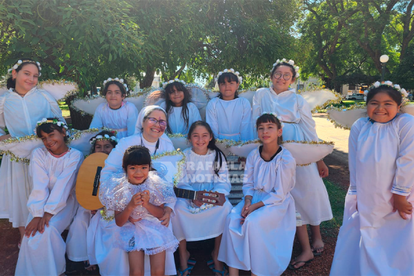 Ángeles en las calles de Rafaela: el mensaje de Navidad del Hogar Don Orione