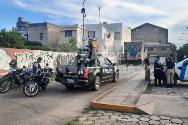 Le dio por robar el último día del año: lo atraparon escondido en el Patio de las Artes