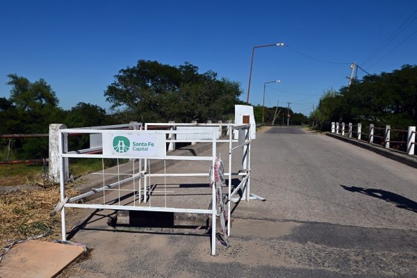 Reparan el hundimiento sobre el puente de ingreso a Colastiné Sur