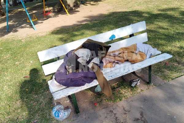 La GUR "desalojó" a tres sujetos que formaron una ranchada en la Plaza 9 de Julio