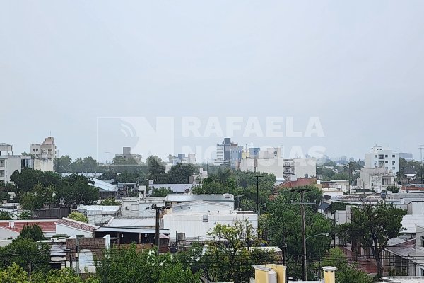 “Agua, cómo te deseo… te miro y te quiero”: llegó la lluvia y trajo alivio a Rafaela