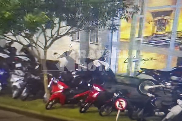 Dos menores detenidos por intentar robar pertenencias de una moto