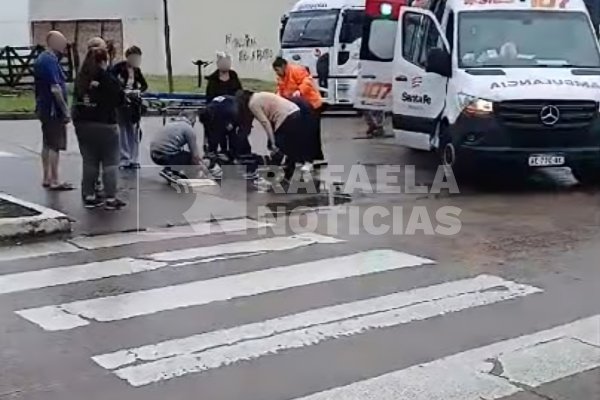 Fuerte accidente en Bv. Roca: una mujer debió ser hospitalizada