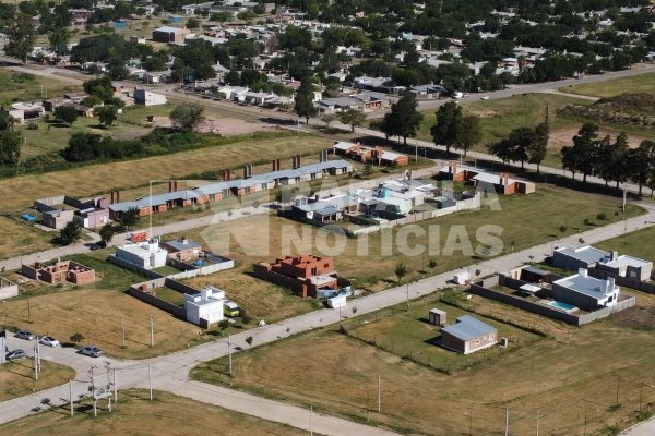 Provincia confirmó que negocian la reanudación de las 28 viviendas en el 2 de Abril