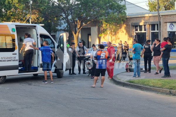 Una mujer y dos menores lesionados en un fuerte choque sobre Av. Brasil